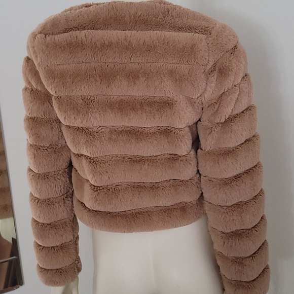 "GIFTED" w/purchase Faux Fur Jacket Beige XS - Picture 5 of 9